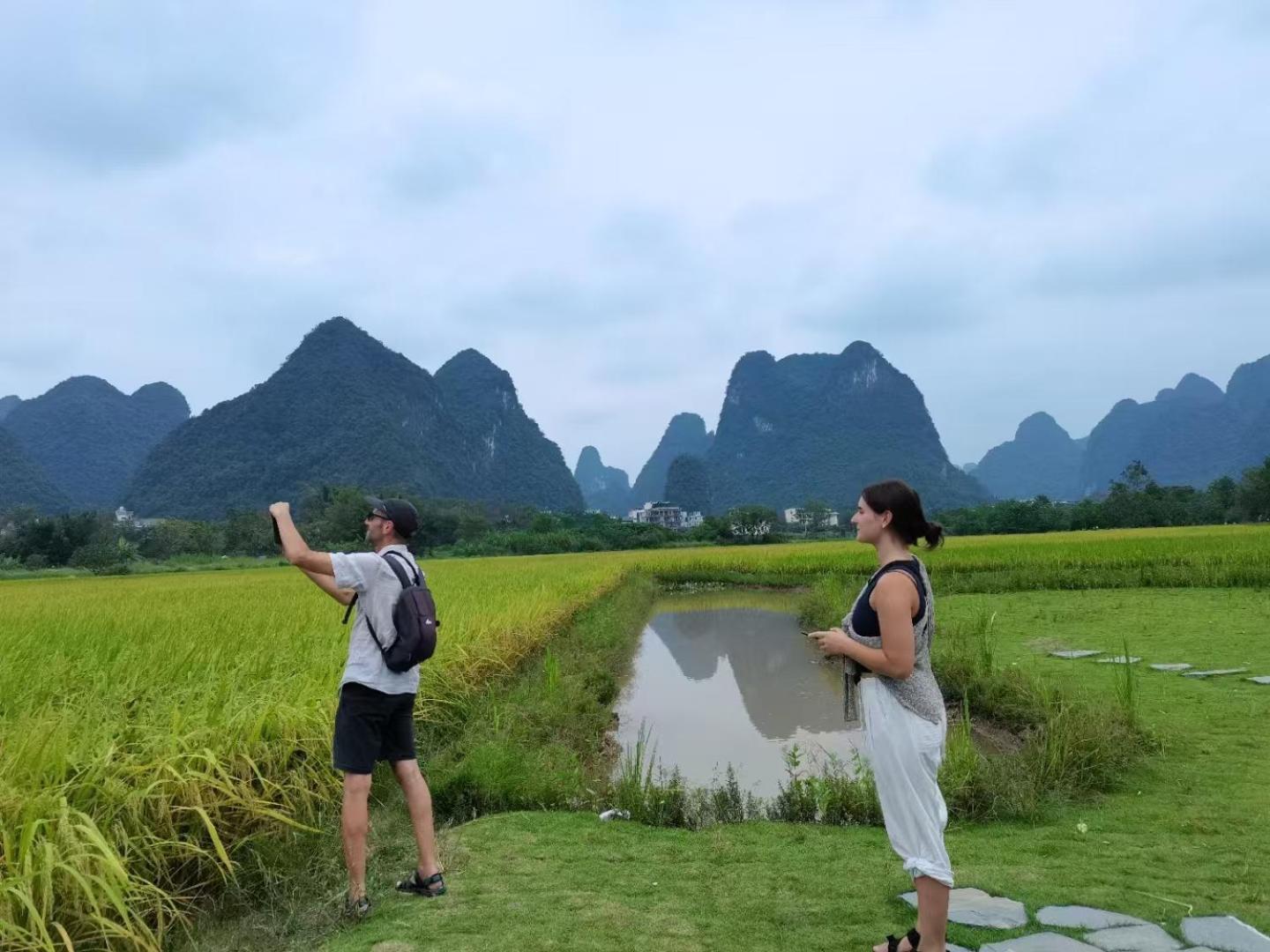 Yangshuo Fortune Lake Inn- One Way Free Pick Up From Airport Or Ts Over 3 Nights Экстерьер фото